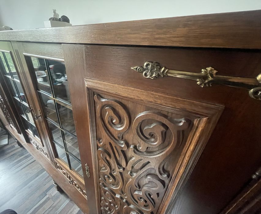 Biblioteca eleganta veche, din lem masiv, in stare buna