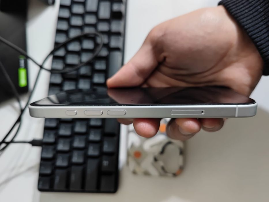 Продам Iphone 16 128gb в идеале