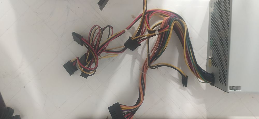 Продам блок питанию на 400W