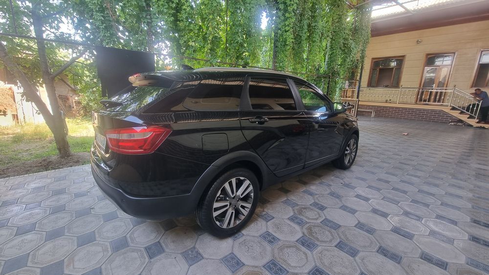 Lada vesta sw cross enjoy pro