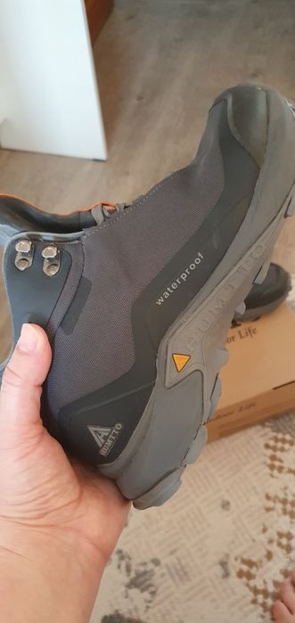 Продам трекинговые ботинки