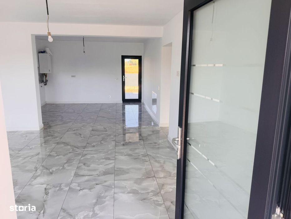 Casa de vânzare, 3 camere, curte mare