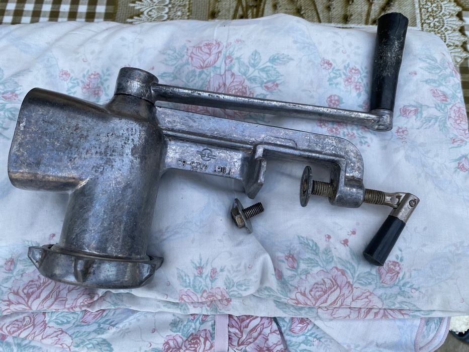 Masină manuală de tocat carne