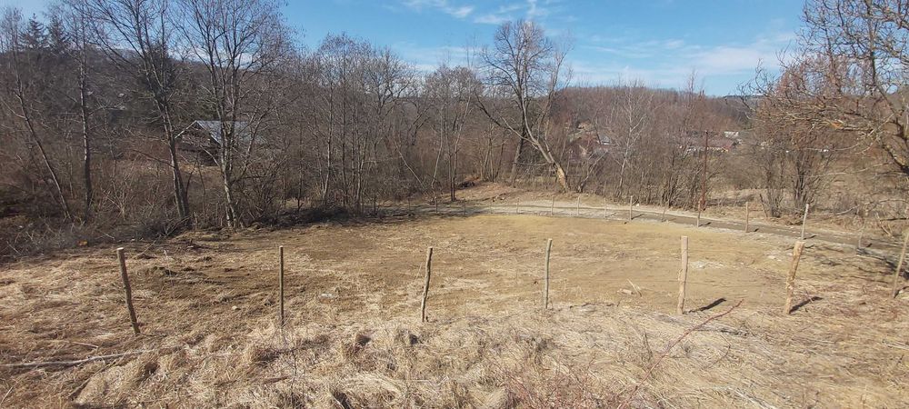 Particular vând teren intravilan construibil 1360 mp. în Breaza – Valea Târsei – 14euro/mp.