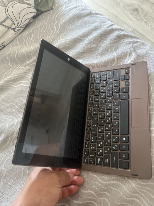 Планшет наудбук продам рабочим состаяние