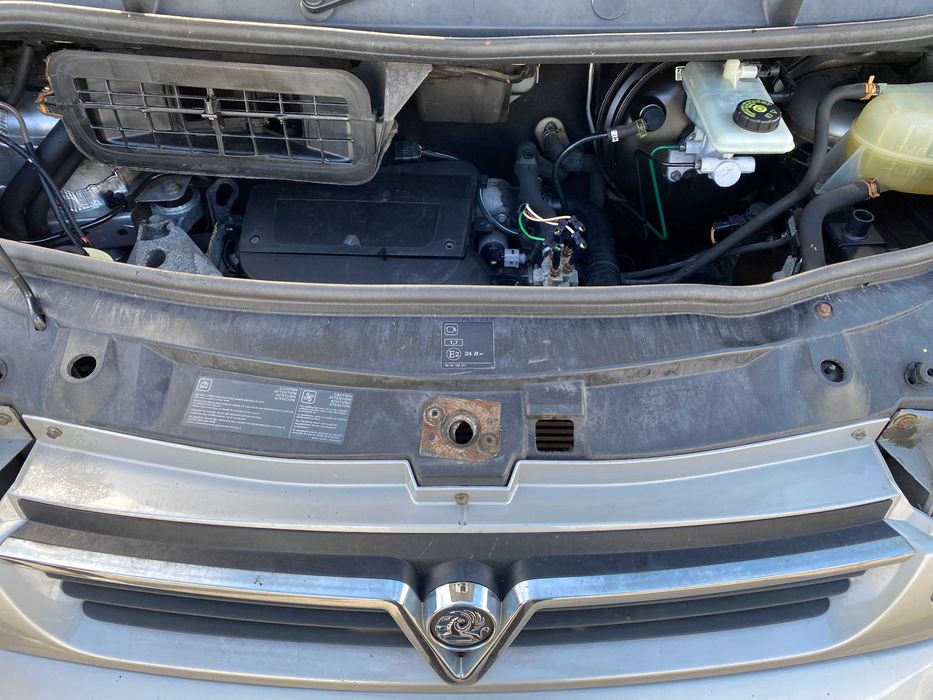 DEZMEMBREZ OPEL VIVARO 1.9 DTI 74 KW 101 cp tip F9Q 2005 import UK