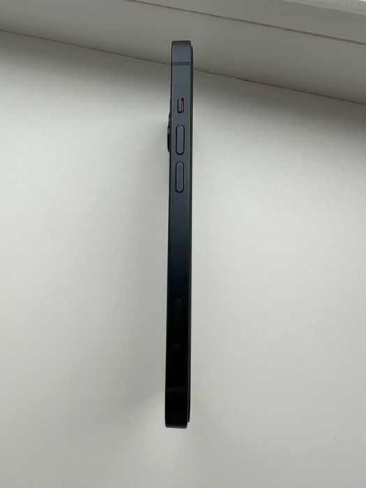 Продам Iphone 13