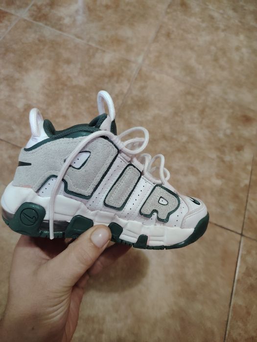 Vînd adidași nike uptempo
