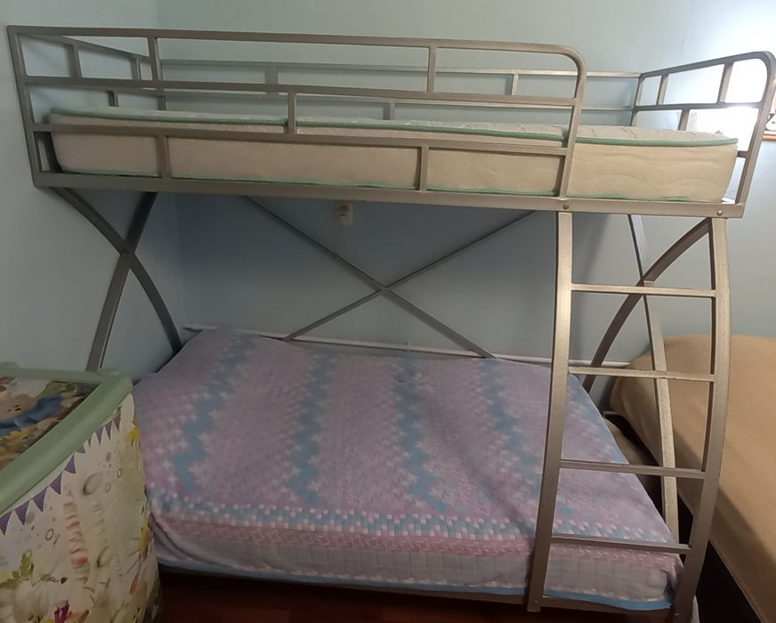 Двухъярусная кровать