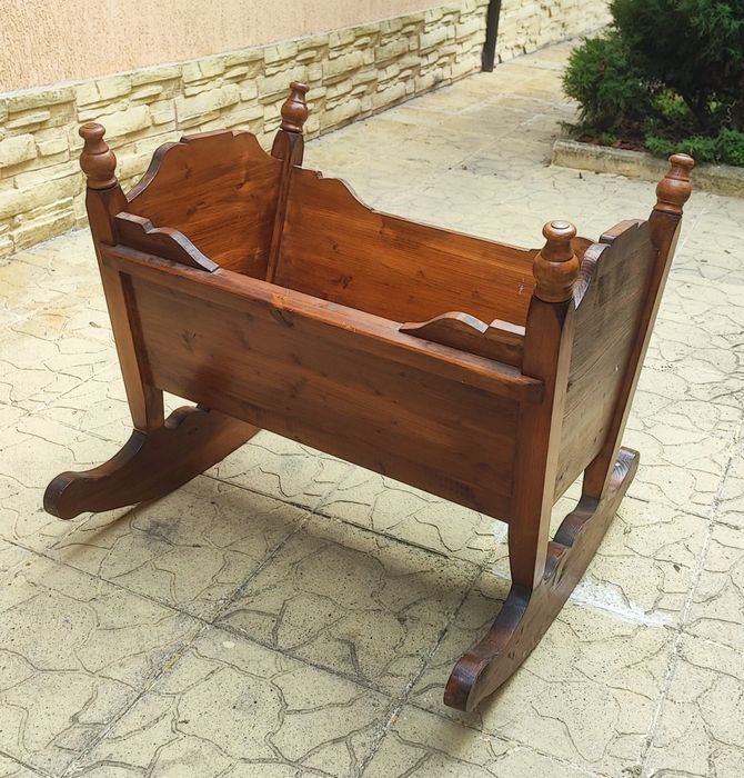Старинна ,дървена люлка