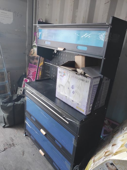 Кухонный металлический шкаф