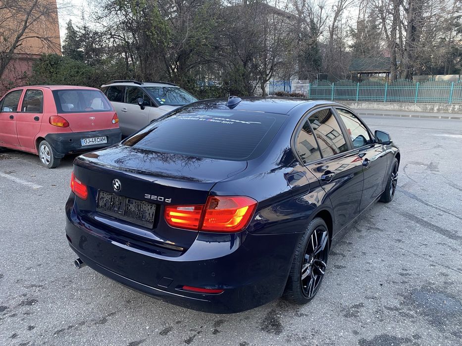 BMW 320d F30 SPORT Navi Bi-xenon Cutie automat