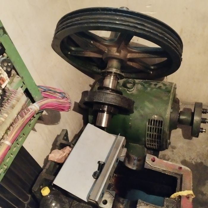 Vând troliu de lift cu motor 5kw