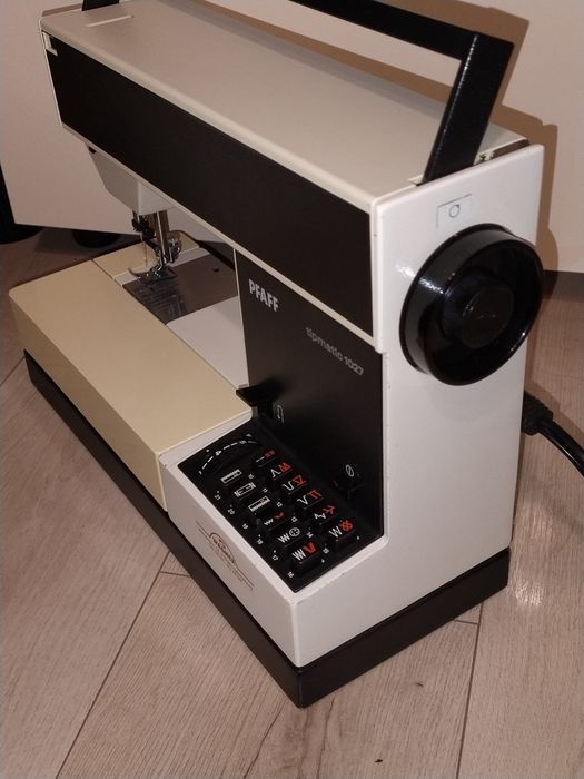 Mașina de cusut pfaff Tipmatic 1027