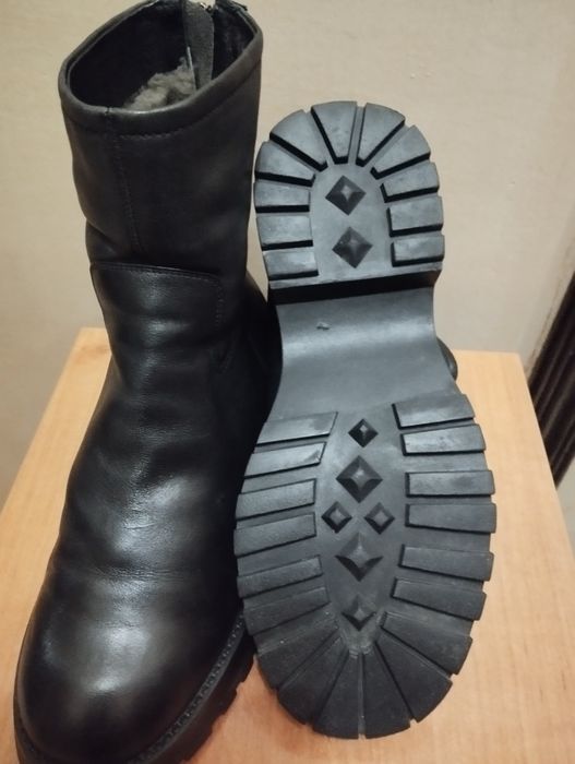 Кожаные женские полусапожки.