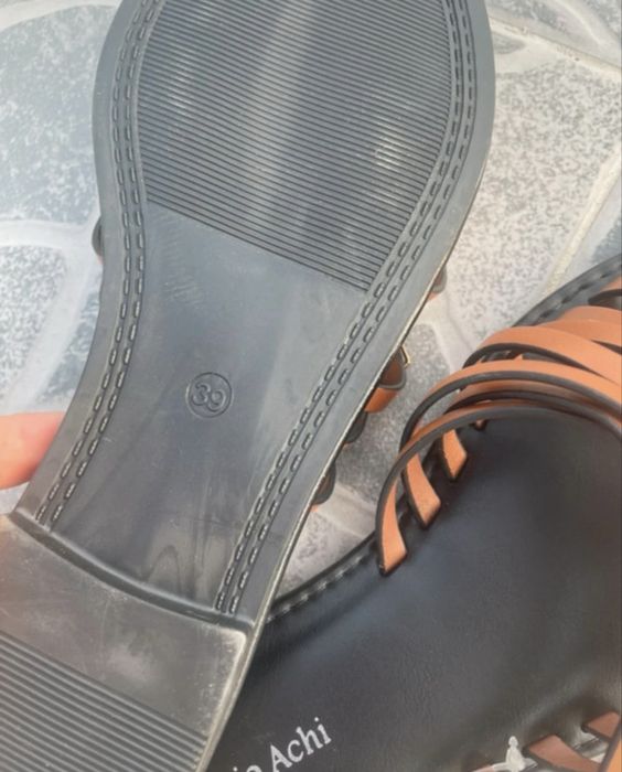 Slapi  pentru femei,sunt noi