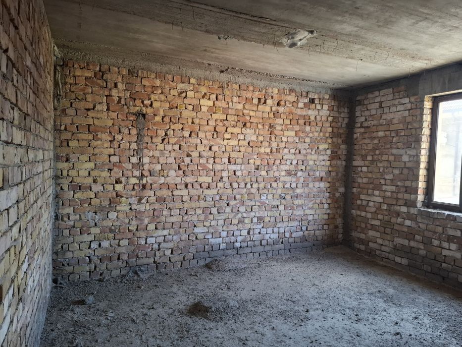 Каробка дом сотилади.