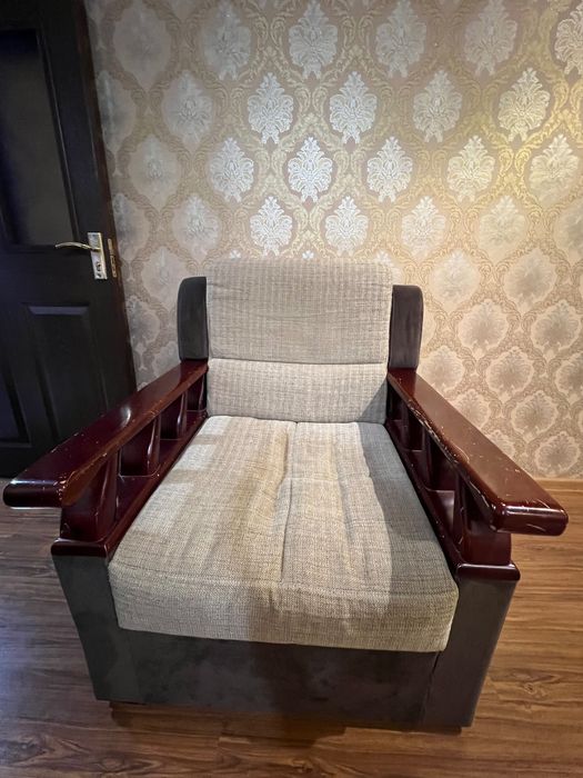 Диван с креслом продается