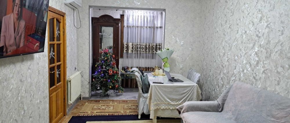 Чиланзар 8 срочно продаётся квартира 2/4/4