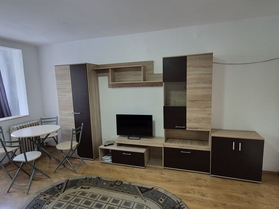 Închiriez  garsoniera  confort  I