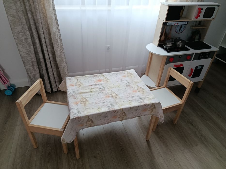 Vând bucătărie cu accesorii+ masa cu scaune  copii