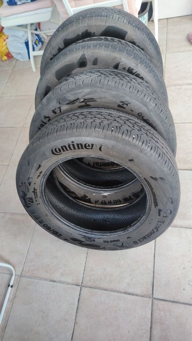 Продавам 4 бр. ПОЧТИ НОВИ гуми Continental 215/60/17 летни DOT 3523