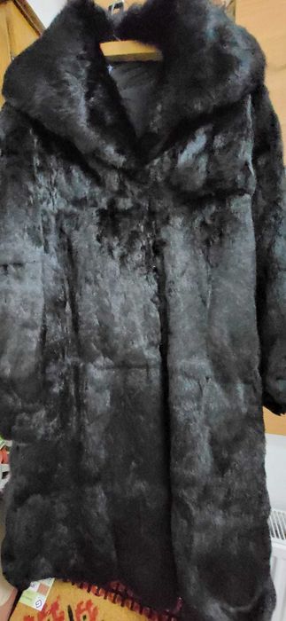 Haina lunga,  integral din blana naturala de pisica siberiana neagra