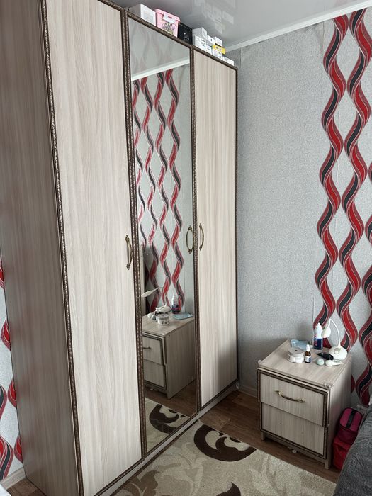 Спальный гаринитур , кровать