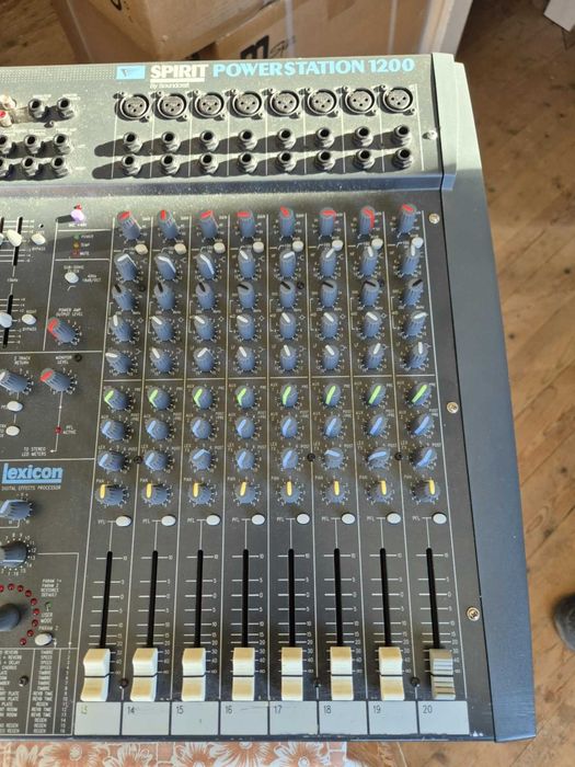 Продавам Soundcraft - рower миксер 2 X 1500 w peak