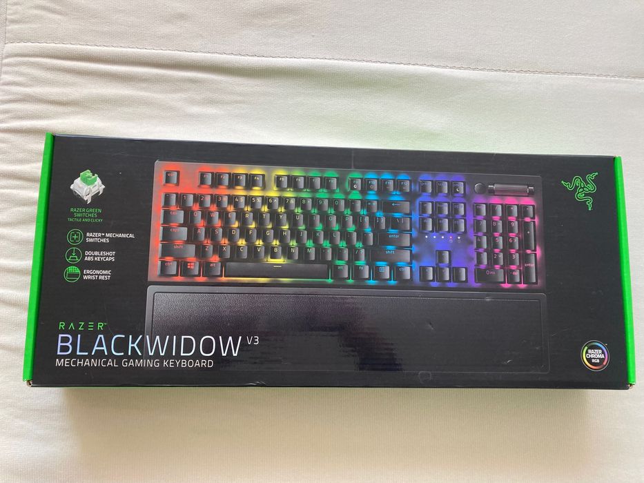 Продавам клавиатура Razer black widow v3
