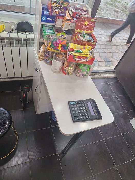 Продам маникюрный стол