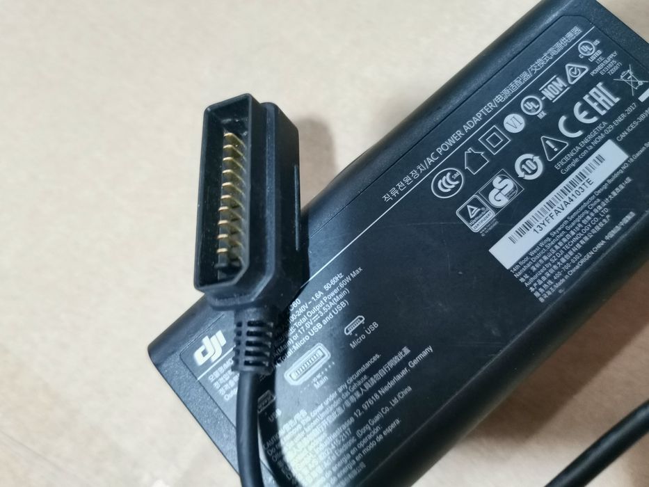Controller drona dji gl 358wB + incarcator dji f2c60 17v,3,5A