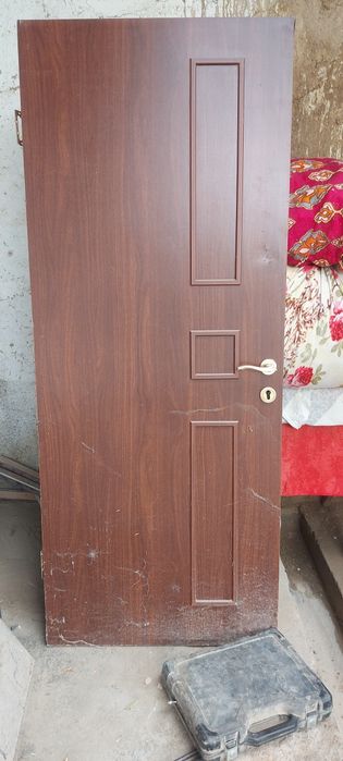 Eshiklar sotiladi 4 ta