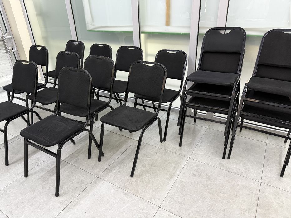 Ofislar ishxonalarga stullar