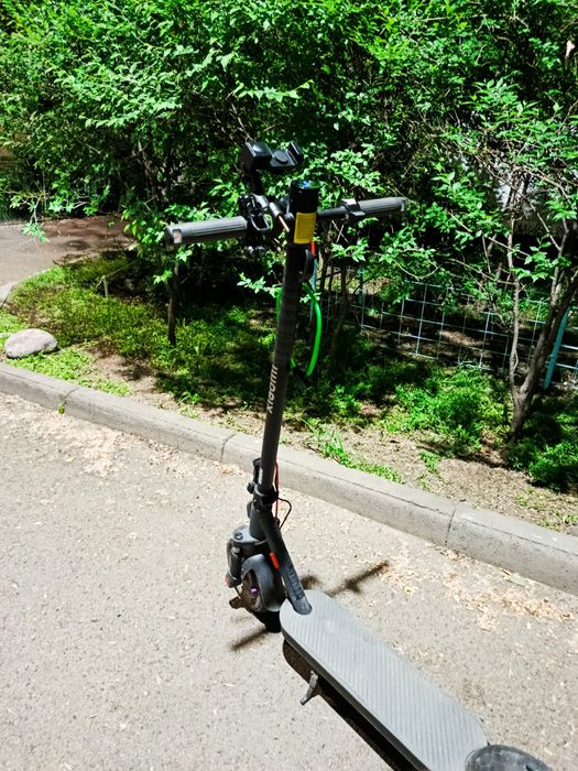 Продам самокат xiaomi scooter elite