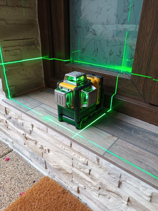 Laser dewalt lumini verzi