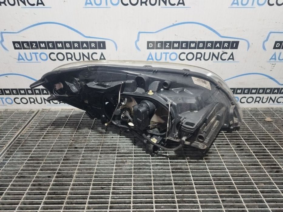 Far Stanga Volvo XC60 2008 - 2013 SUV 4 Usi (1112) Fara xenon Fara xenon