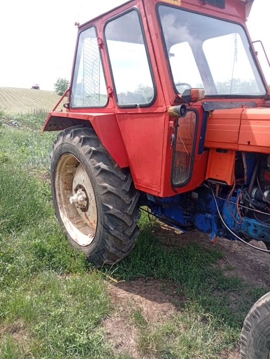Disponibil tractor u650