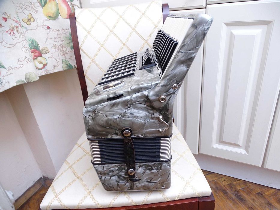 Акордеон Велтмайстер Стела 60 баса