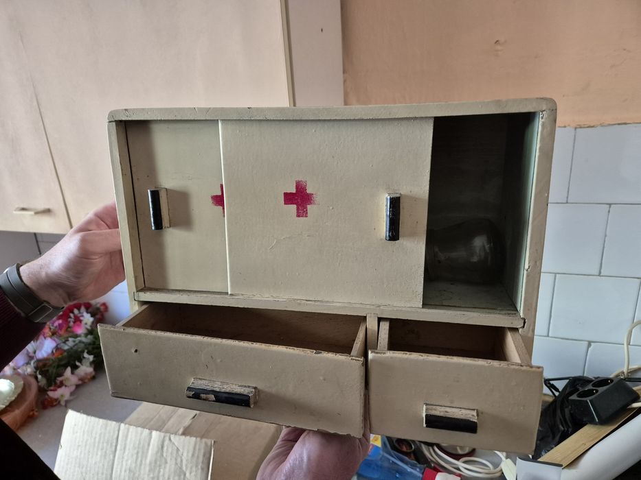 Ретро аптечка +вендузи