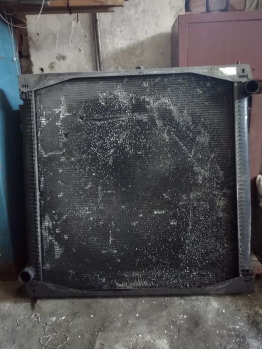 Продам радиатор Skania