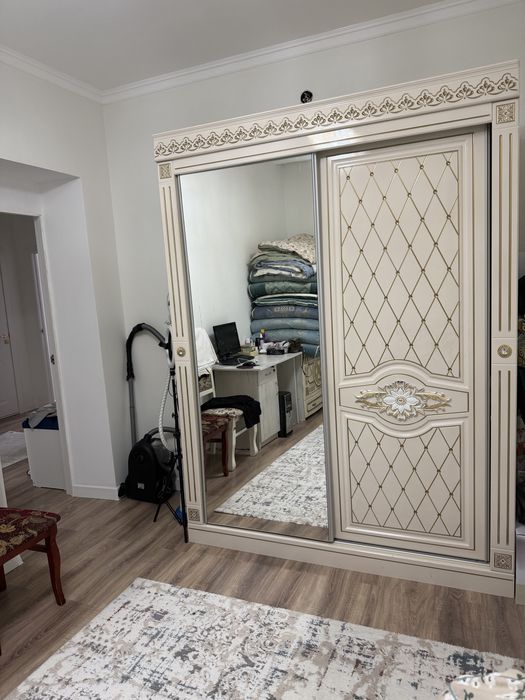 Шифорнер купе с зерколом