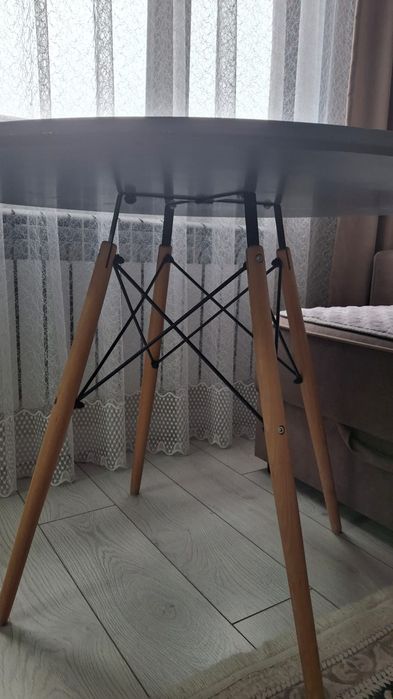 Стол круглый деревянный