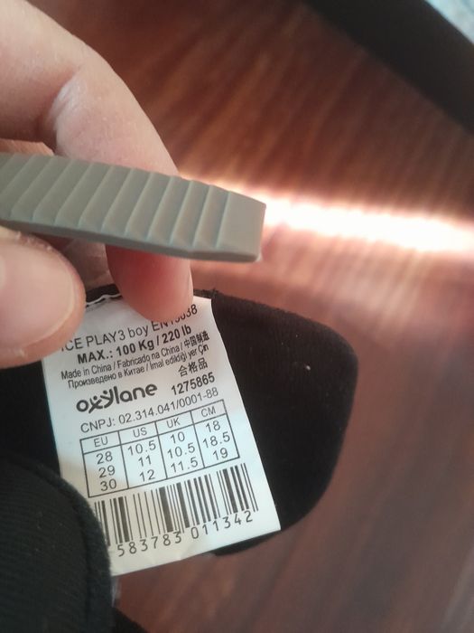 Продам коньки новые