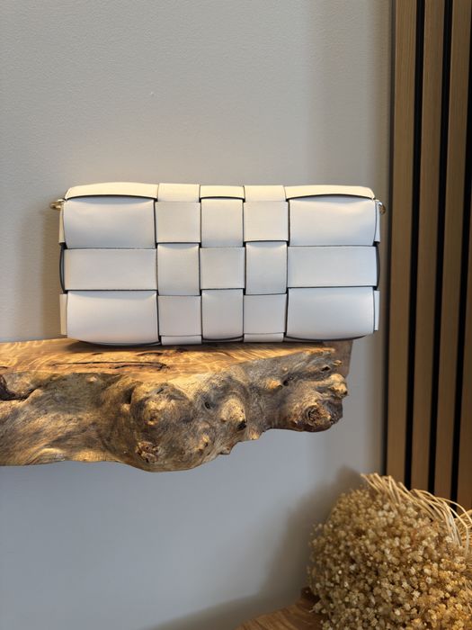 Чанта Guess - цвят бял