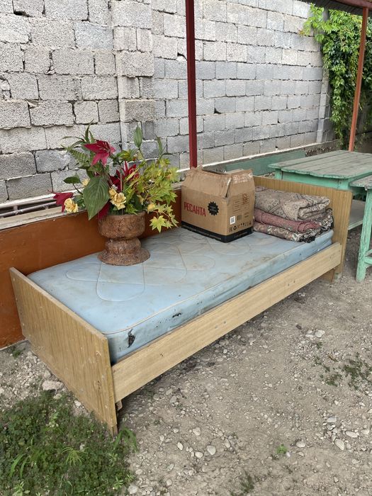 Продам сундук, полки, двери и шкафы