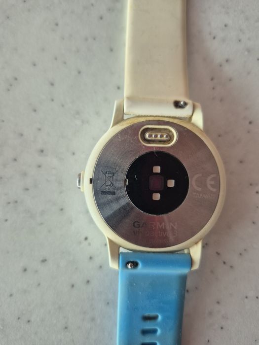 Garmin vivoactive 3 + 2 бр резервни каишки + протектори