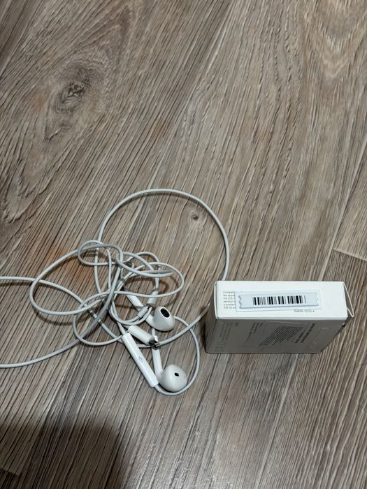 Продам наушники apple