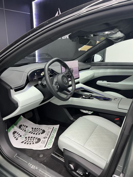 Zeekr 001 YOU 2025 res