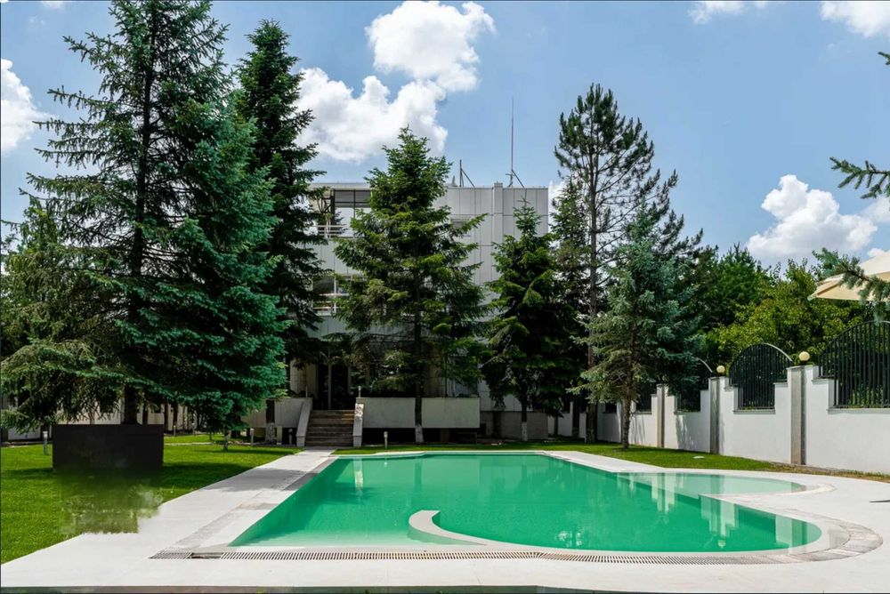 Vând 60% din vilă cu deschidere la lac în Buftea 1250 mp construiți